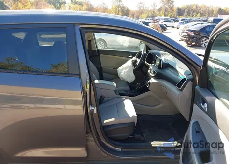 2021 Hyundai Tucson Sel z USA, uszkodzony, nr VIN KM8J33AL8MU370239